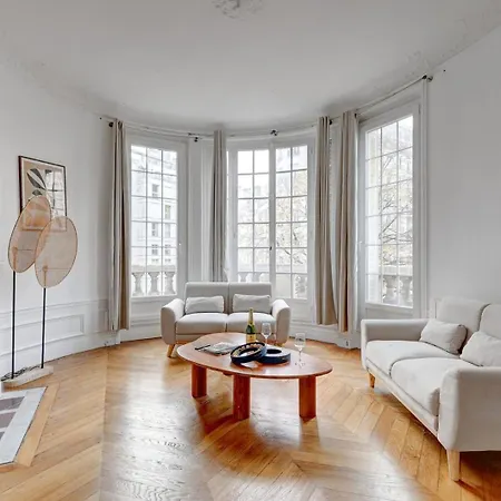 Tbs 319 - Superb With Eiffel Tower View